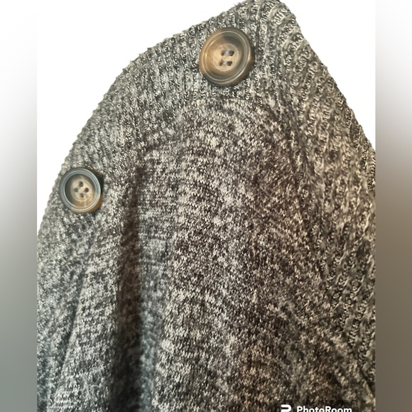 2X knit tunic in excellent condition with button details - Picture 3 of 4